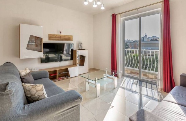 Cozy 3BR home with Private Balcony in Marsaxlokk