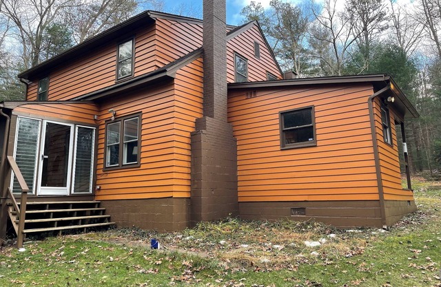 Cozy 4-bedroom cabin near historic Gettysburg with pool and golf moments away!