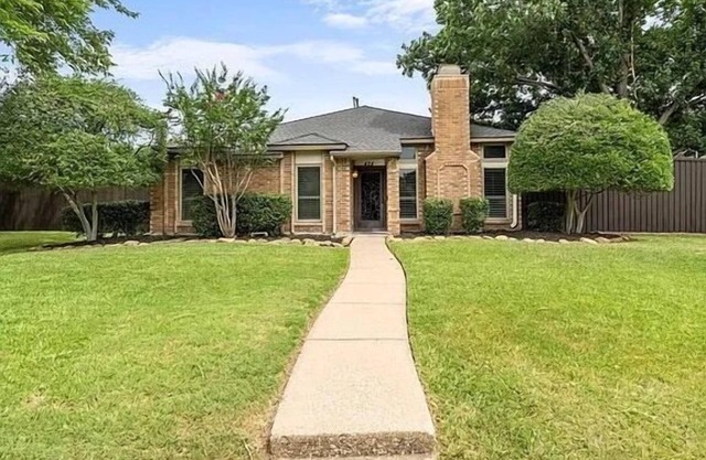 Cozy 4 BR home with a private backyard and pool