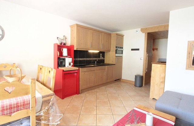 Cozy 4-Room Apartment, Sleeps 8, Garage, Near Village Center & Ski Lifts
