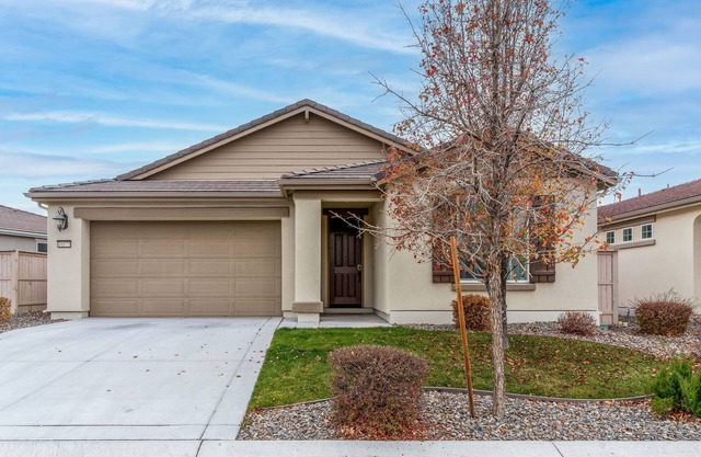 Cozy 4BD Sleeps 10 Near Airport Backyard WiFi Family Friendly Spacious Parking