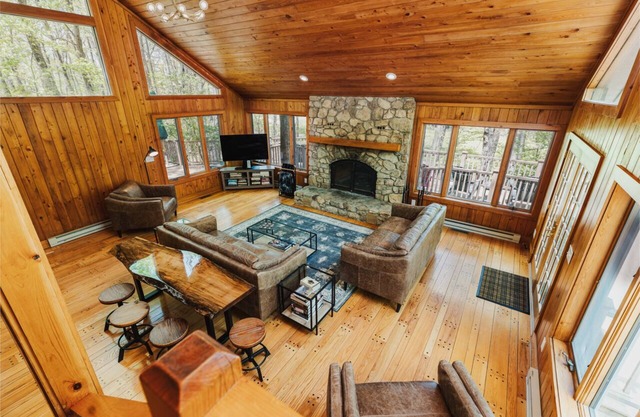 Cozy 5-bedroom home for large gatherings.