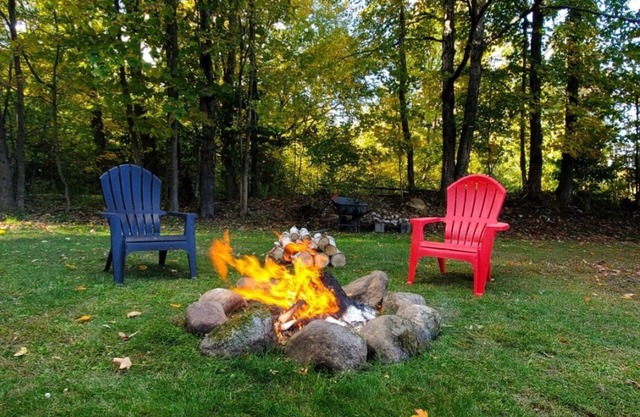 Cozy Adirondack Retreat sleeps 5, 3 miles to Gore skiing, hiking, rafting