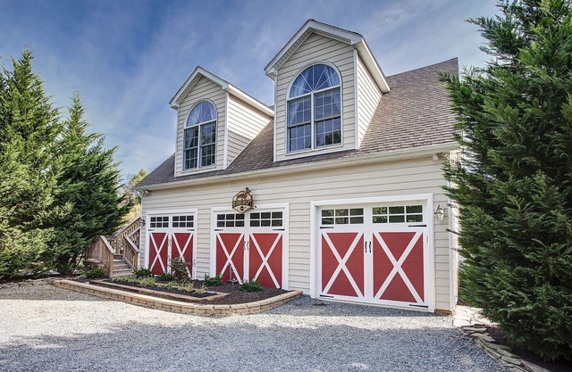 Cozy and Beautiful Wine Country Cottage! w/Fireplace, Pond, treehouse and more!