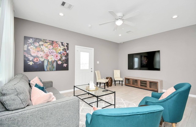 Cozy and Modern 3 bedroom home - 4 Min from Minute Maid Park!