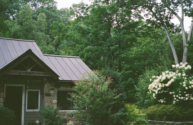 Cozy and private Connecticut cottage with Pond