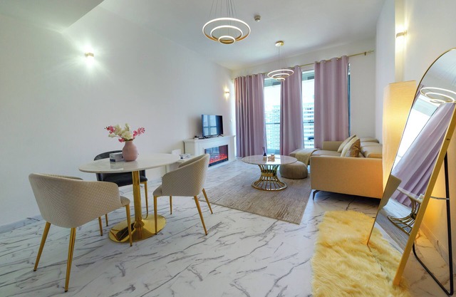 Cozy and spacious 2-bedroom apartment in Dubai with fitness room, WIFI.