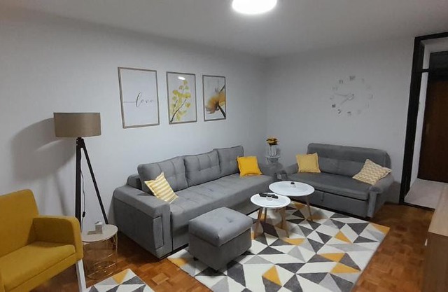 Cozy and sunny apartment near the airport