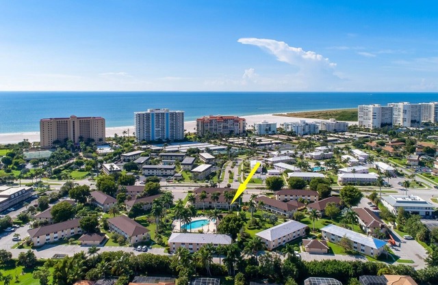 Cozy and Well Appointed One Bedroom Condo in Popular Island Complex