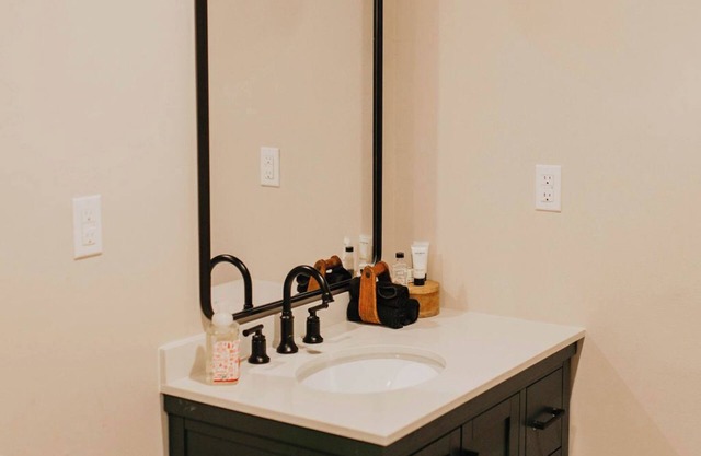 Cozy apartment outside of town - close to ALL of the best the area has to offer