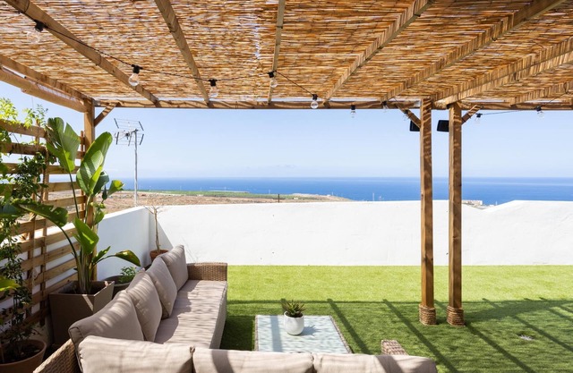Cozy Apartment with Sea Views in Costa Adeje