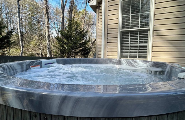 Cozy Asheville Getaway w Hot Tub 8 minutes from downtown!