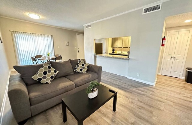 Cozy Bay House Apt in Houston near Kemah Boardwalk