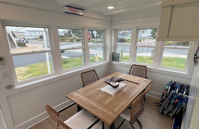 Cozy Beach Block Condo - Summer weekly
