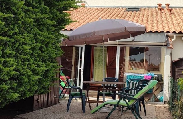 Cozy Beach House with Pool, Sleeps 4, Pet-Friendly – Notre-Dame-de-Monts