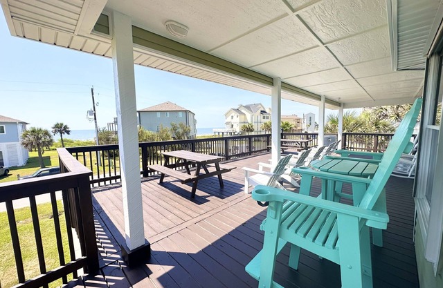 Cozy Beach House - short walk to the water, quiet neighborhood.