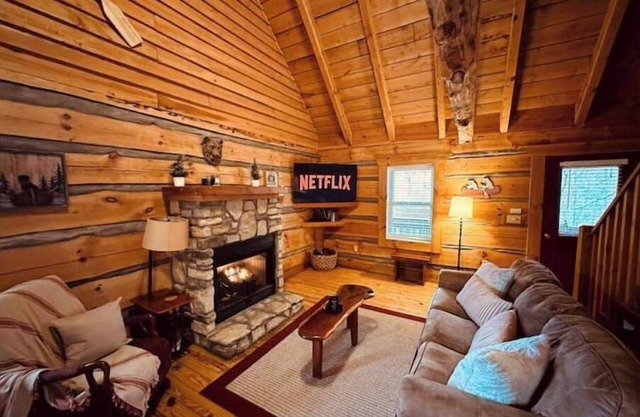 Cozy "Bear Claw Cove" - 2 Bedroom Cabin in the Heart of the Blue Ridge Mountains