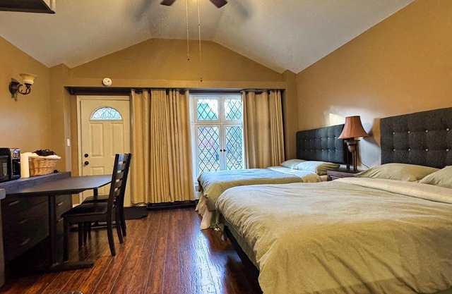 cozy BEDROOM close to the Fallsn