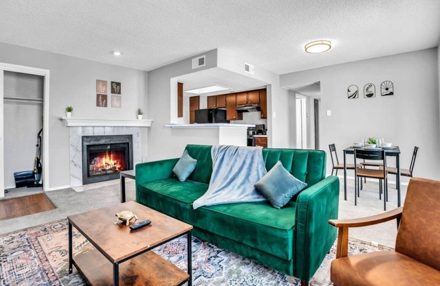 Cozy Brand New Studio · 1 Bath + Gym 604