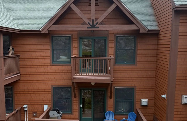 Cozy Bridgton Townhome – Perfect for Family Fun On Pleasant Mountain
