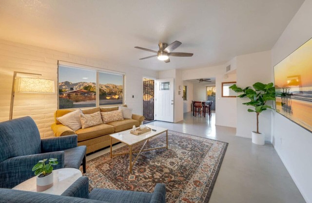 Cozy & Bright/2 BR 1 BA/Central/Spotless