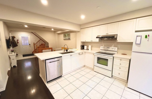 Cozy Bright Home in Milton