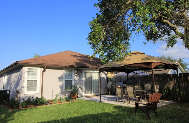Cozy Bungalo Jax, where you will feel at home.