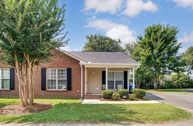 Cozy Bungalow in Wingate w Patio, Grill, Firepit - Easy Access To Bypass & Monroe! 10% Off until Nov
