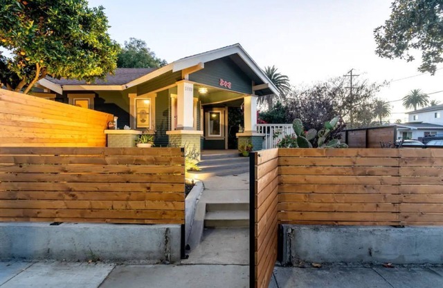 Cozy Bungalow w/Hot Tub, Game room - LB Gem ✨