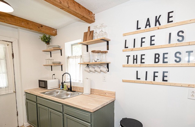 Cozy Burnside Cottage Near Lake Cumberland