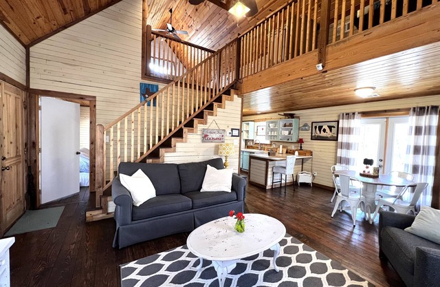 Cozy Cabin 15 min from Trade Days