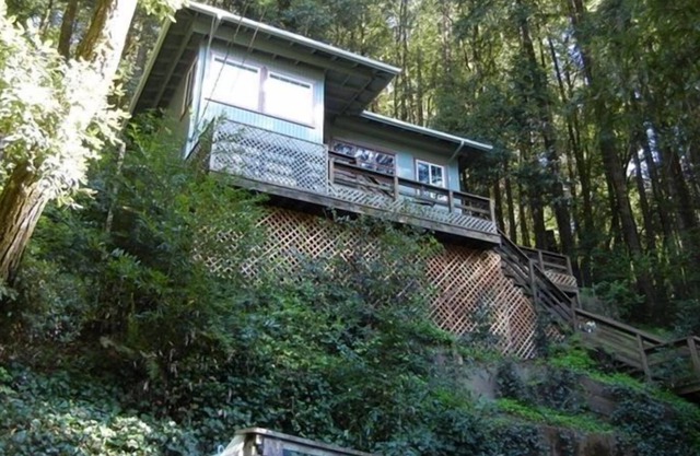 Cozy Cabin at the River 20 Min Walk to Town 2 Day Min