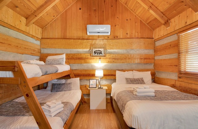 Cozy Cabin Hideaway near Smoky Mountains