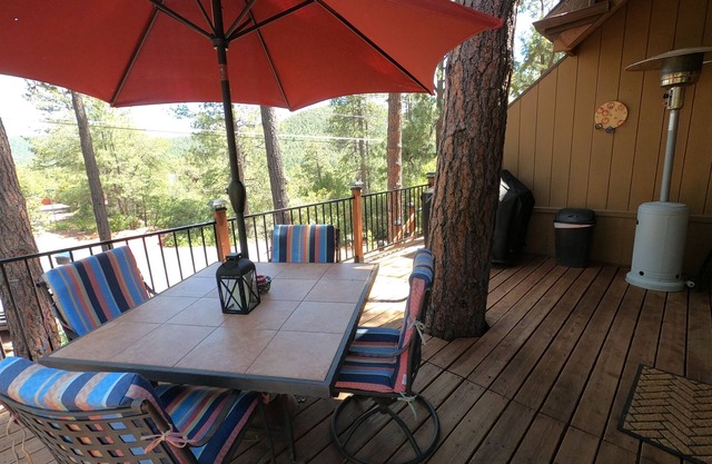 Cozy Cabin in Pines w/Views!