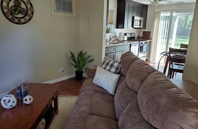 Cozy Cabin In Roselle