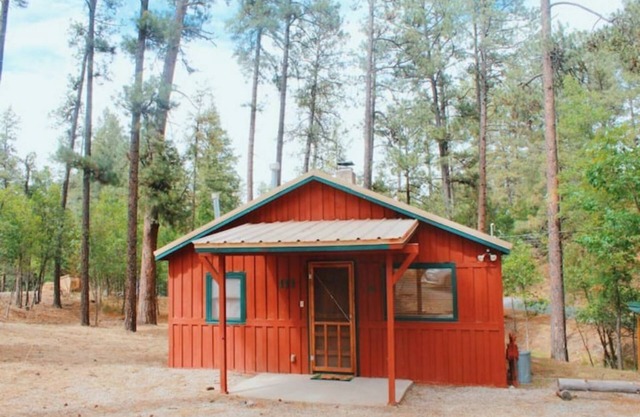 Cozy Cabin in Ruidoso Upper Canyon, less than 5 minutes from Midtown proper!