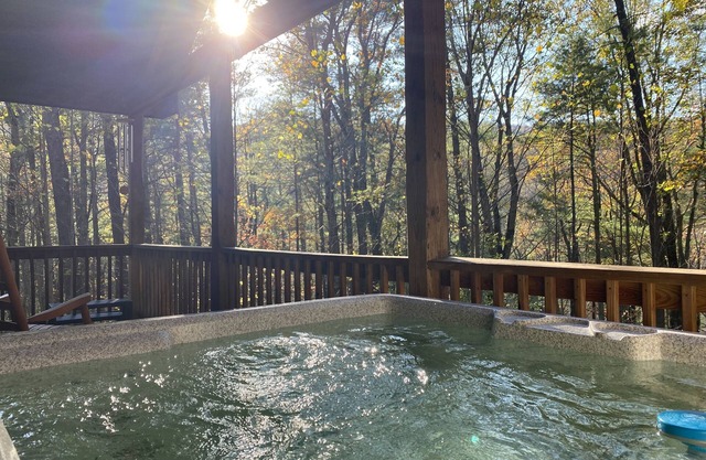 Cozy Cabin located close to Shenandoah National Park, Wineries, and Breweries.