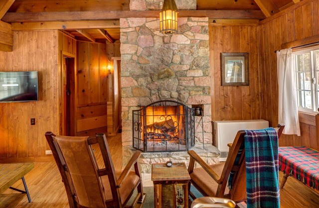 Cozy Cabin Near Tahoe Park Beach