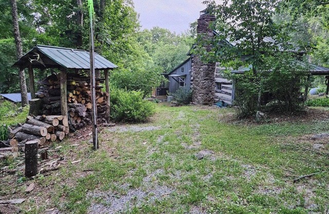 Cozy Cabin w/Natural Beauty! 2-bedroom cabin in wonderful Bedford, VA.