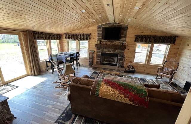 Cozy cabin with 165ft private beach area - on The Great Sacandaga Lake.