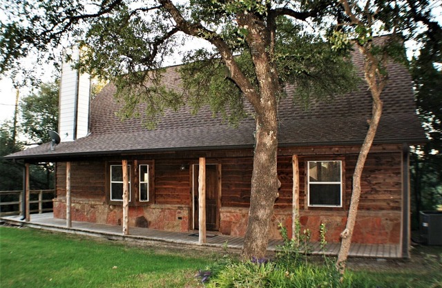 Cozy Cabin with Fireplace & Views of Lake Travis