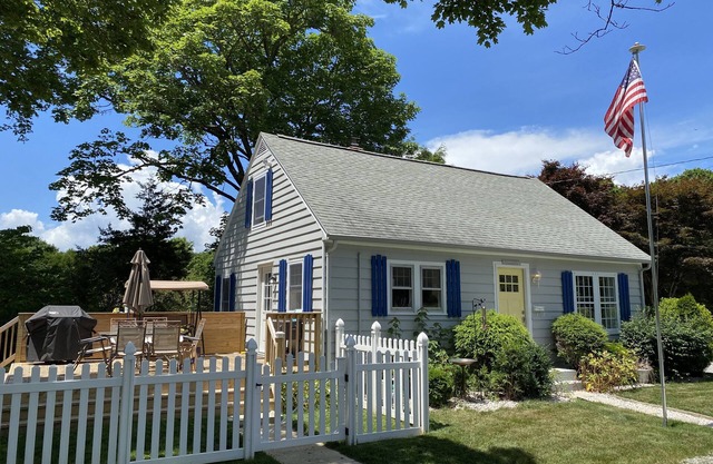 Cozy Cape Escape - Walk to Downtown Mystic