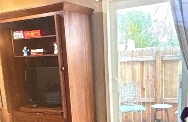 Cozy Casita: Centrally Located + Dog Friendly + Views!