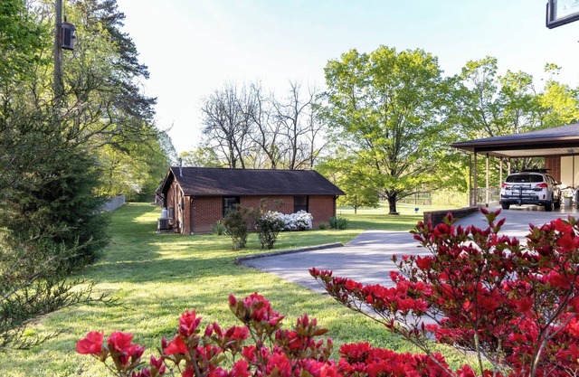 Cozy Casita with sunroom on peaceful acreage - 10 min to downtown Knoxville