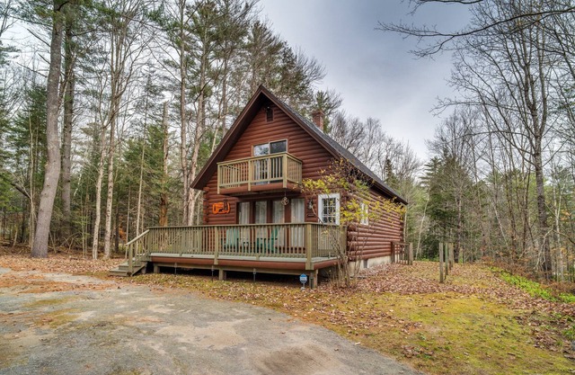 Cozy Chalet 12 minutes to Waterville Valley! Welcome!