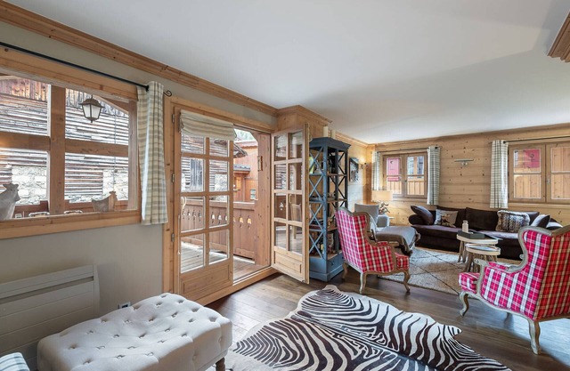 Cozy Chalet in Central Courchevel Le Praz with Sauna, Near Lifts, Sleeps 10