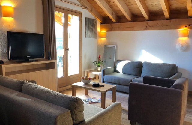 Cozy Chalet Near Slopes