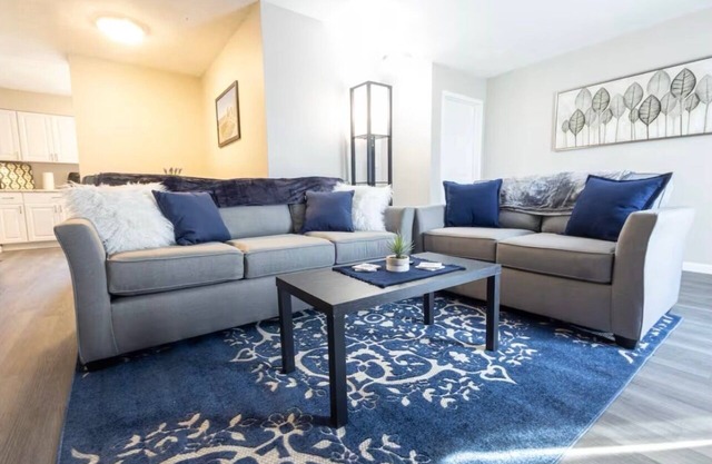 Cozy & Charming 2-bedroom, 2 bath in Central location near Cincinnati