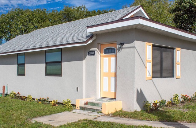 Cozy, Clean Sanford Cottage