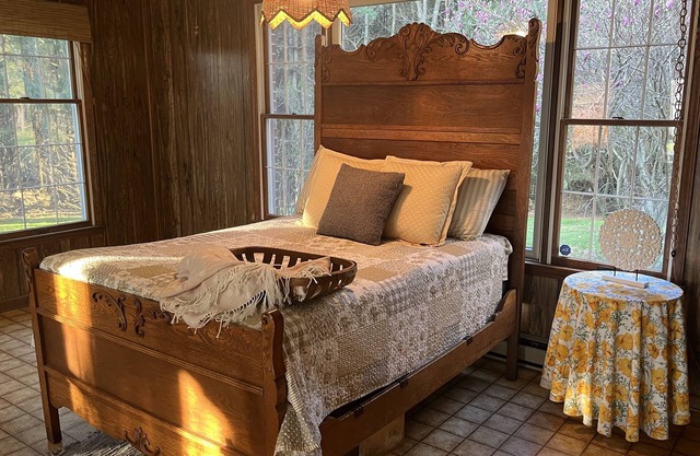 Cozy Colonial on 20 Acres